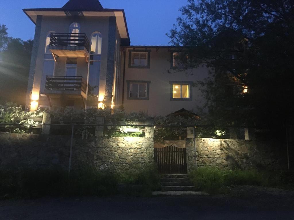 Nran Hatik Dilijan Luaran gambar