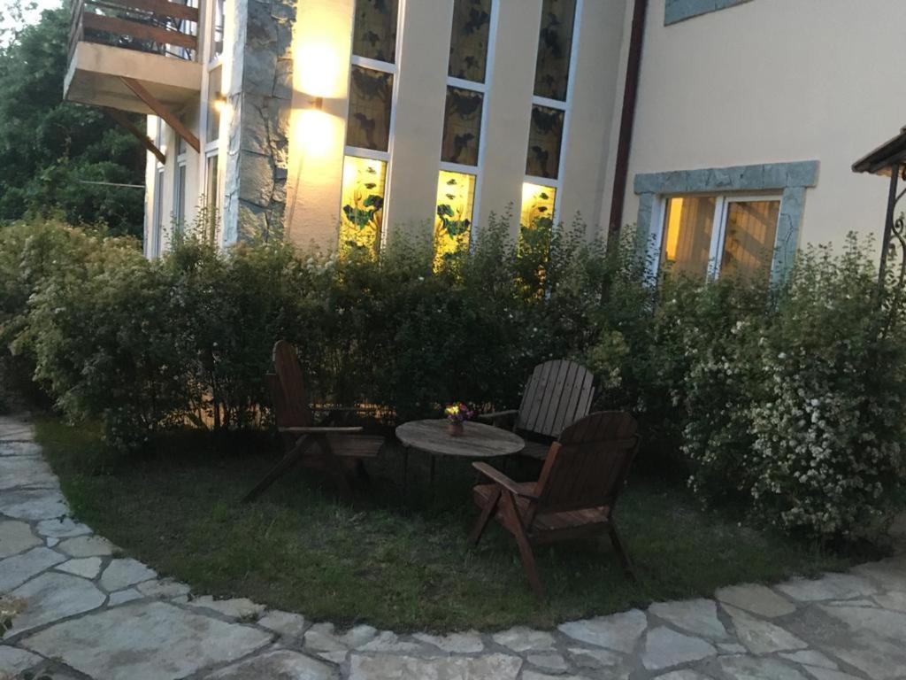 Nran Hatik Dilijan Luaran gambar